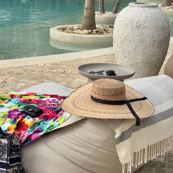 HAT BOATER FLAT WIDE BRIM PALMASTRAW HAT OVER SIZE WITH BEAUTIFUL PARROT BROOCH main image 6